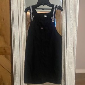 Cute black jumper with adjustable straps